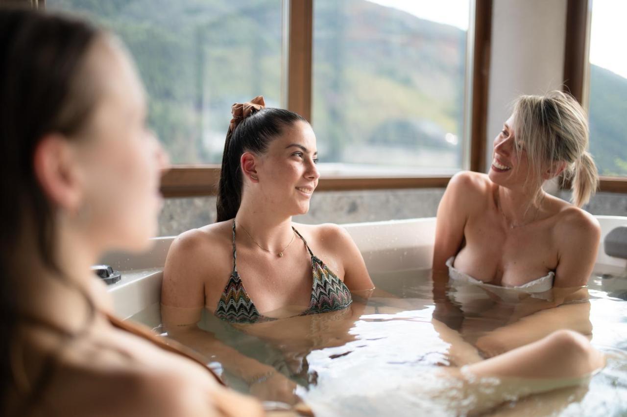Hotel Vezza Alpine Lodge & Spa Vezza dʼOglio Esterno foto